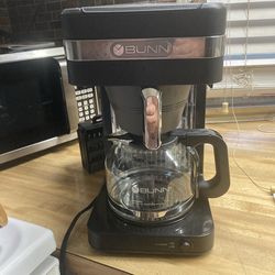 BUNN COFFEE MAKER AND SUNFLOWER DISHES