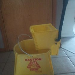 Rubbermaid Mop Bucket 
