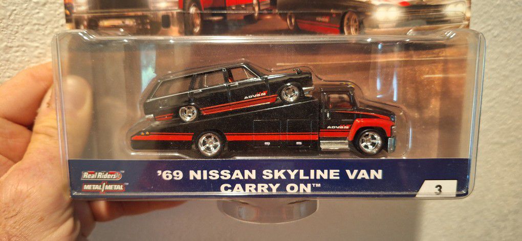 Hot Wheels Car Culture Team Transport '69 Nissan Skyline Van Carry On
