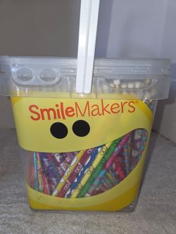 Smile Makers Dental Design Pencil Bucket  Brand New (Price Is Firm)