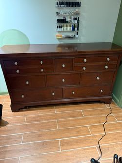 Dresser