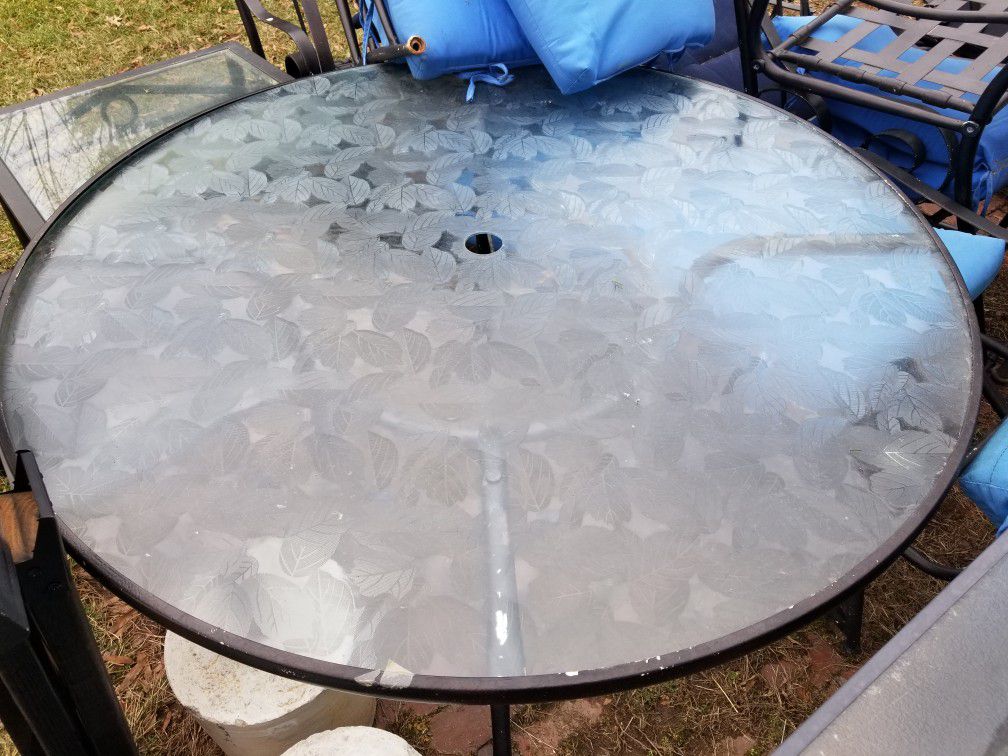 Round patio table high end for cheap