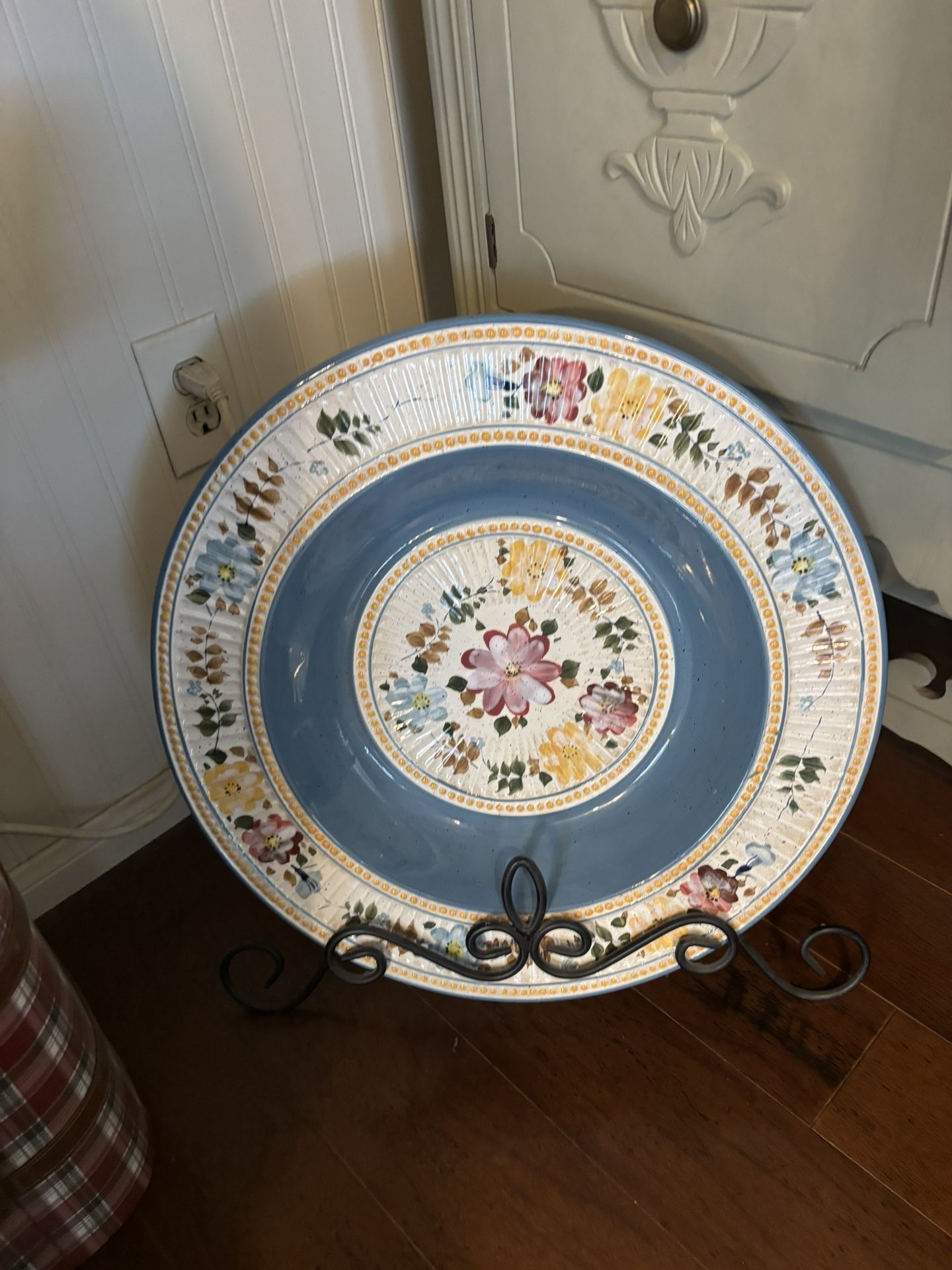 Decorative Bowl With Stand
