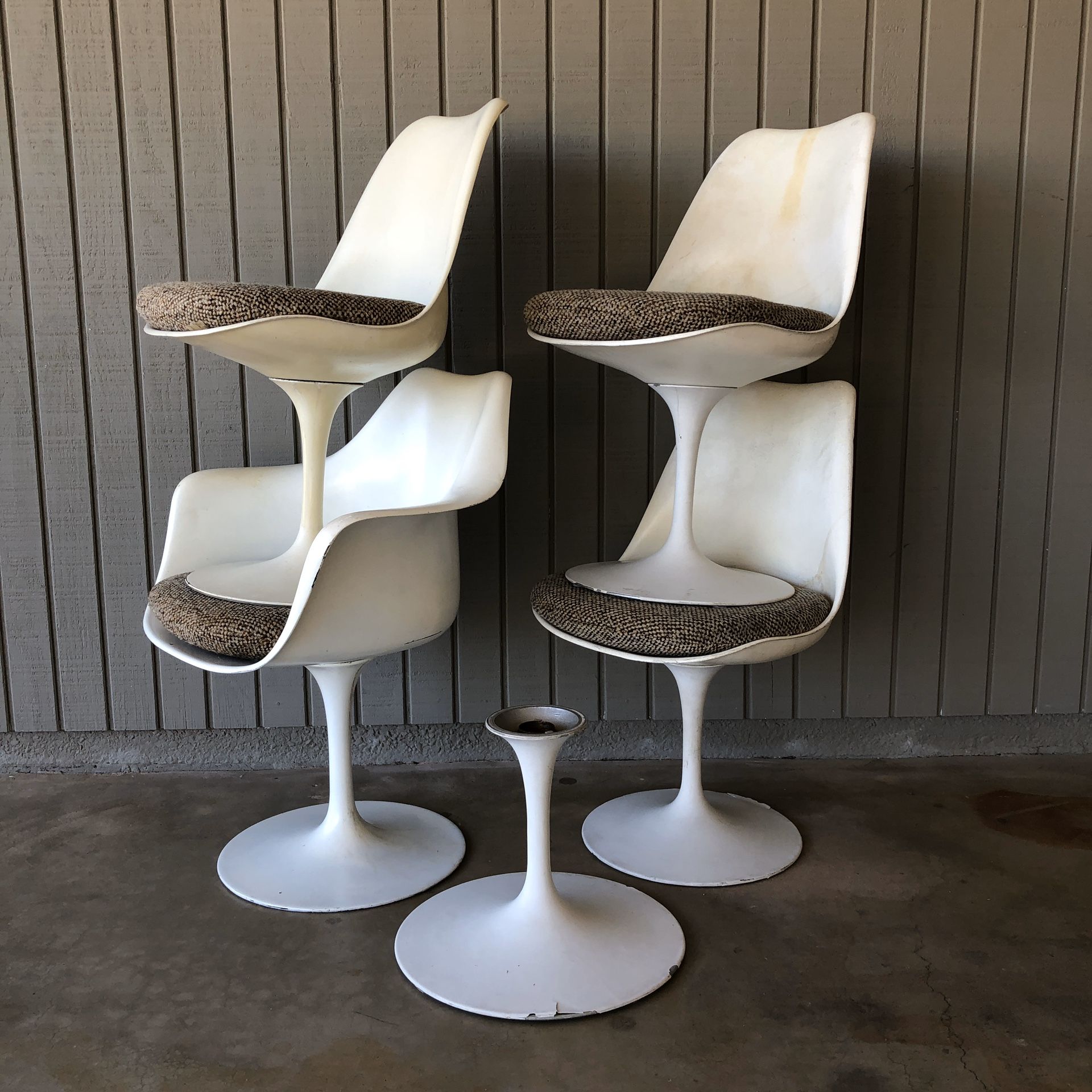 Vintage mid century modern Knoll Saarinen tulip chair project set