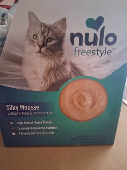 Nulo Silk Mousse Yellowfin Tuna & Crab Wet Cat Food