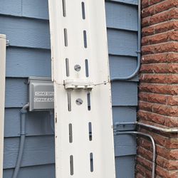 Fluorescent Light Fixture - FREE!