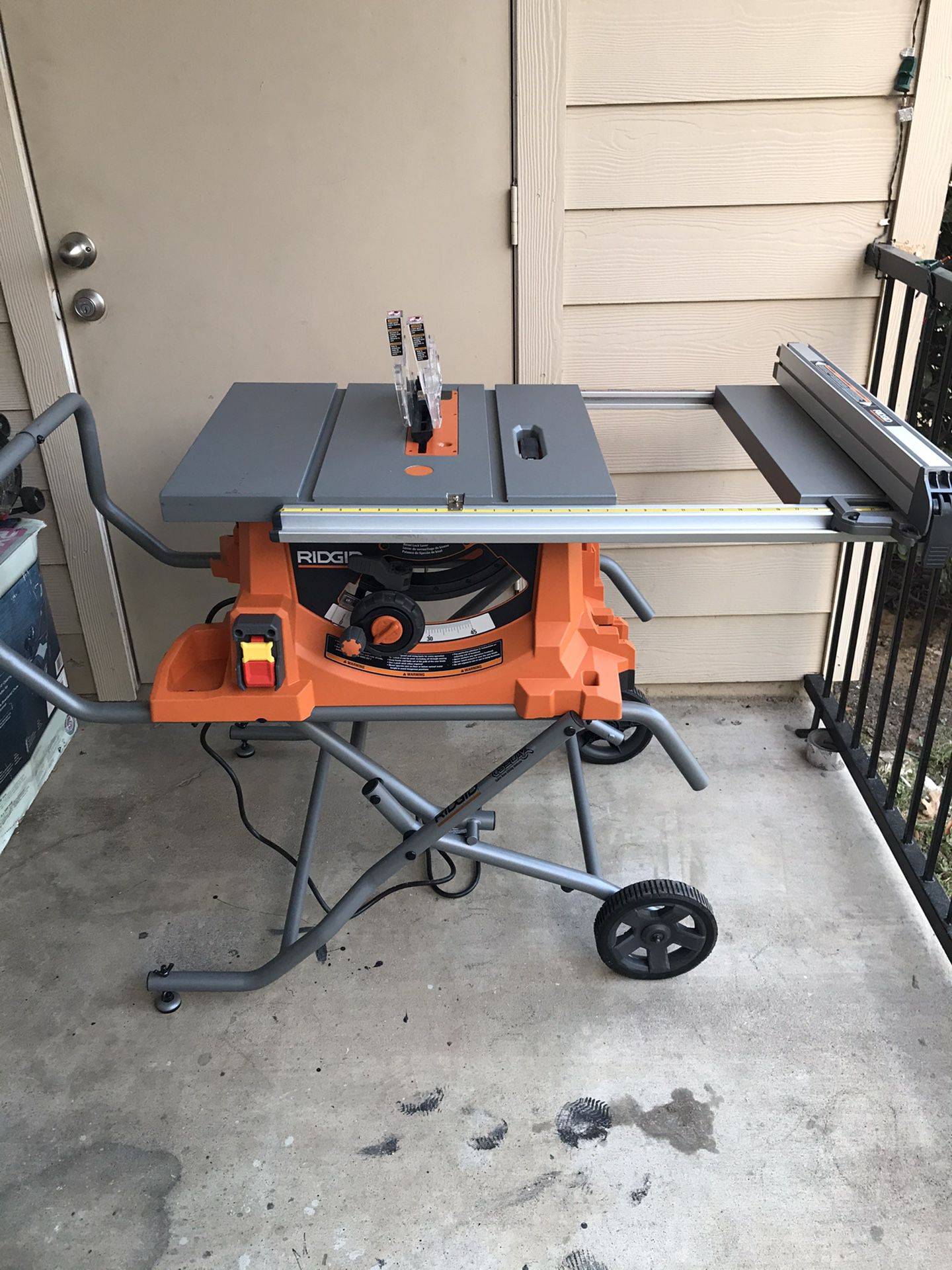 Heavy duty 10” portable table saw with stand