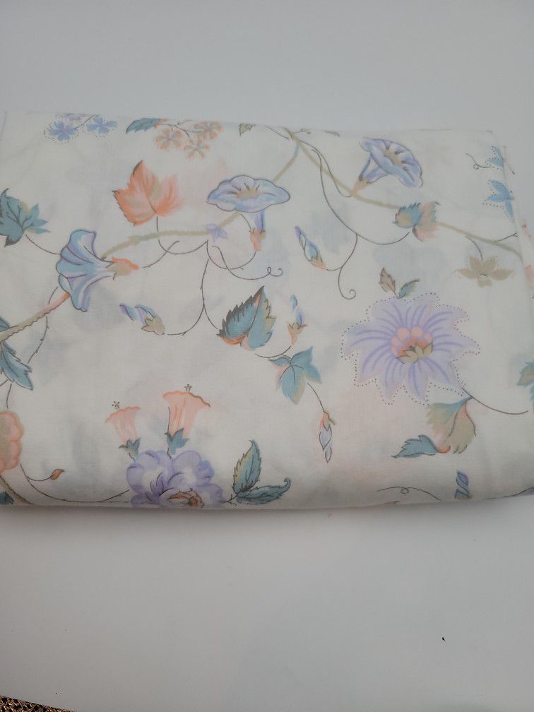 Vintage Queen Size Sheet Set.  One Flat,  One Fitted