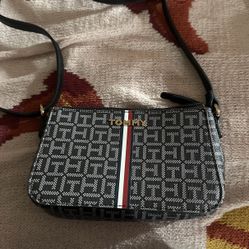 Tommy Hilfigure Shoulder Bag