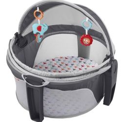 Fisher-Price Portable Bassinet On-The-Go Baby Dome, Travel Play Space with Developmental Newborn Toys & Canopy, Windmill 