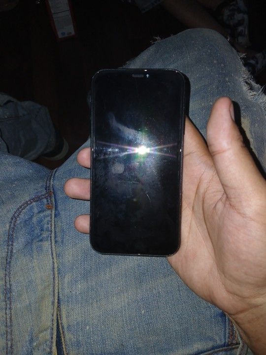 A Good Working IPhone XR The Back Is Cracked