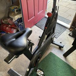 ADVENOR  exercise bike like NEW only used twice