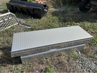 Wickum weld toolbox and headache rack