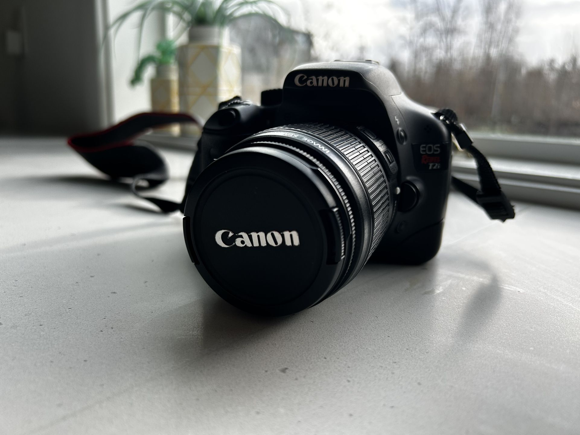 📸 Canon EOS Rebel T2i DSLR + 18–55mm Lens