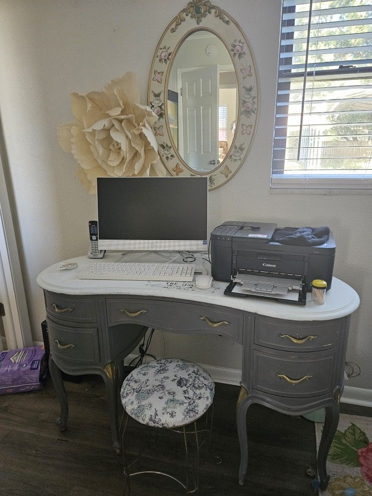 Vanity / Desk Mirror And Bensh