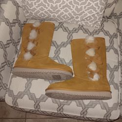 Size 7 **New***  KOOLABURRA BY UGG

Women's Victoria Boots