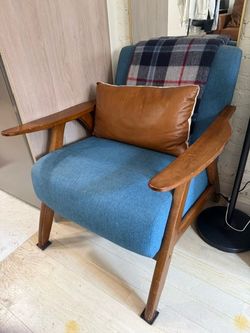 George Oliver Mid-Century Accent Chair – Excellent Condition