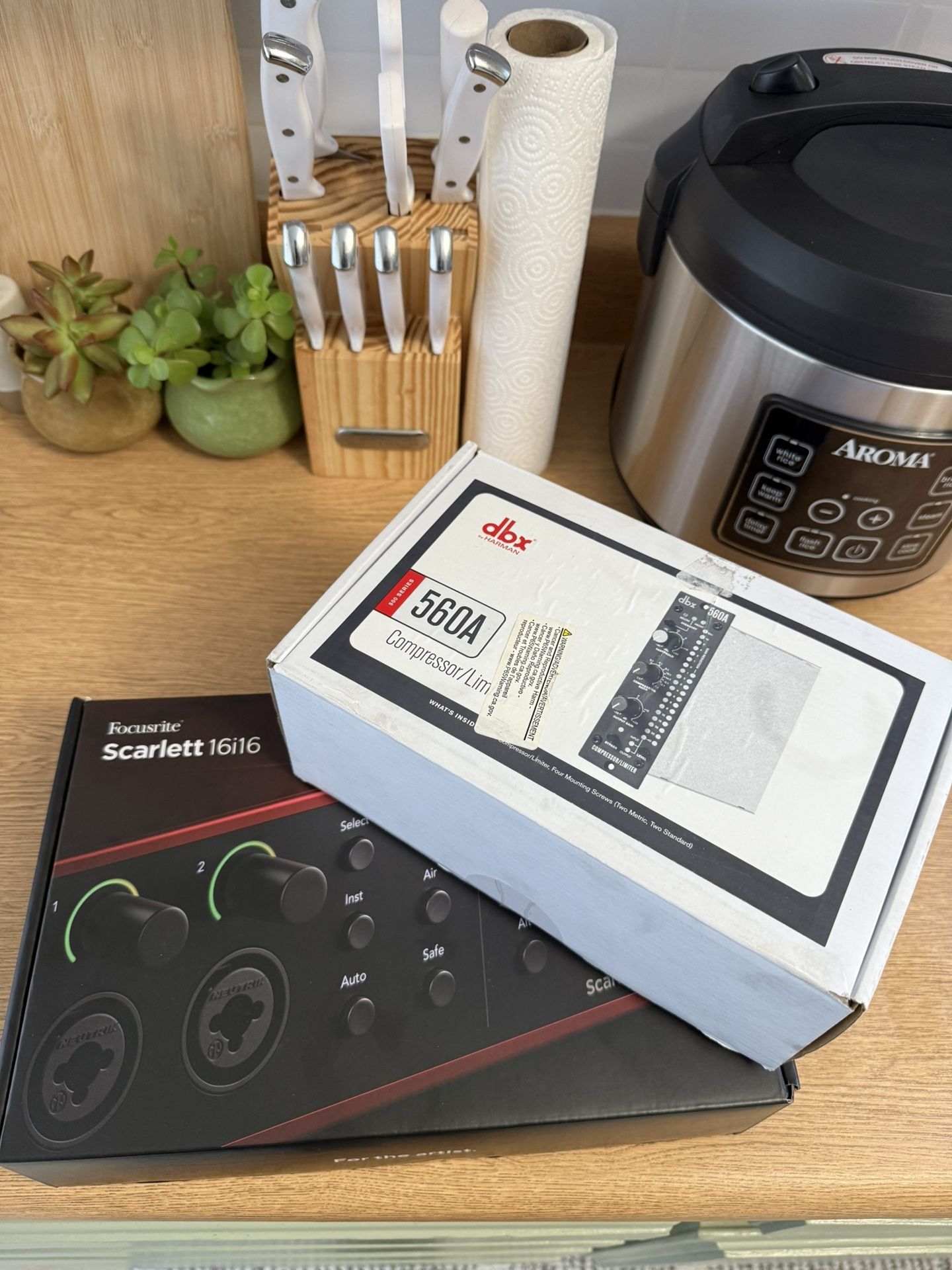 Focusrite 16i16 4 Generation With dbx 560A Compressor/ Limiter
