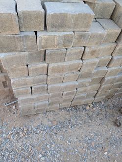 3 Pallets of Concrete Retaining Wall Blocks – Perfect for DIY Landscaping!