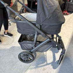 UPPAbaby Vista V2 Stroller + Bassinet 