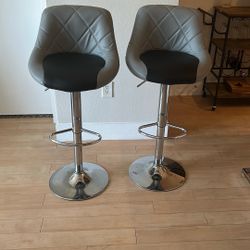 2 Bar Stools 
