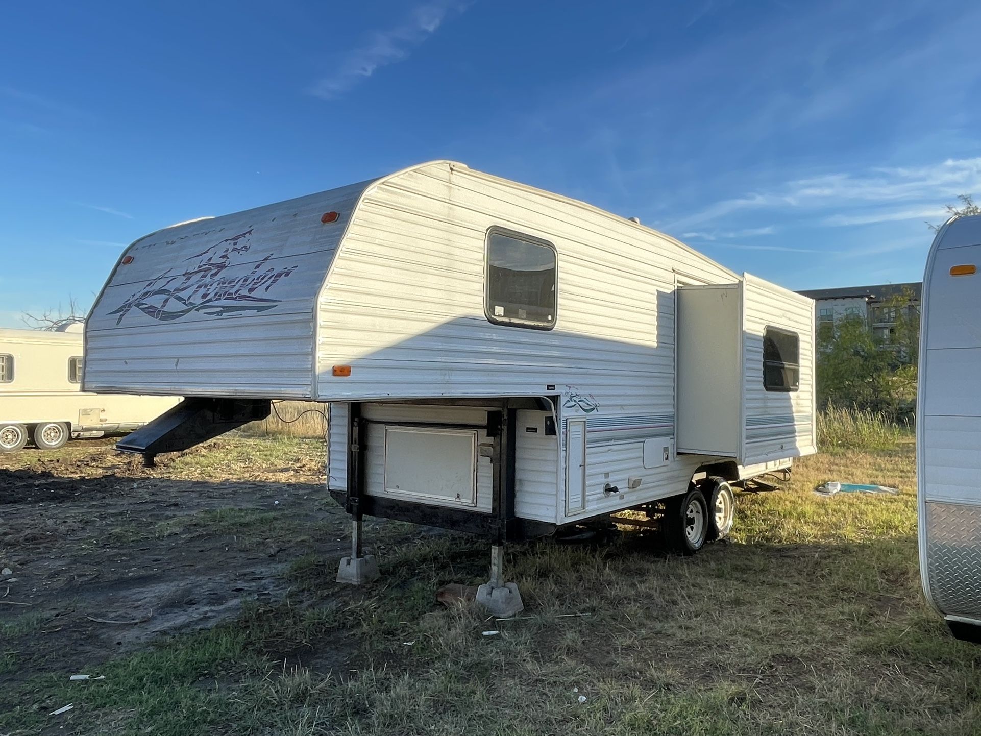 1999 Fifth Wheel Travel Trailer