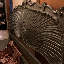 Very Beautiful King Size Bed
