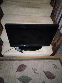 Tv. 32"Dynex With Remote