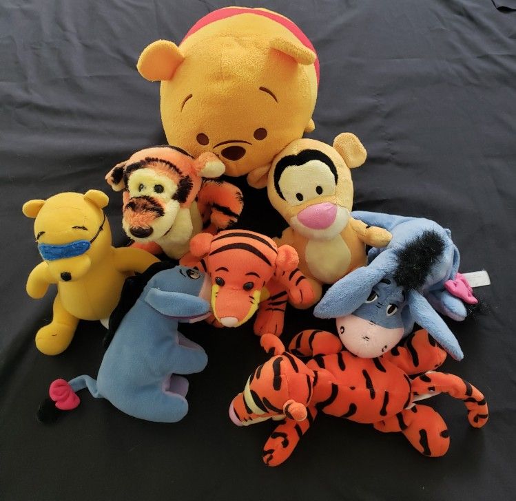 Lot of 8 Plush Winnie the Pooh Characters Pooh Eyeore Tigger