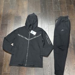 Nike Tech Fleece Black Hoodie & Pants Set