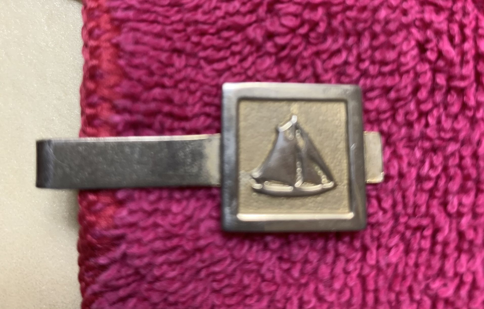 GOLD PLATED SAILBOAT TIE CLIP