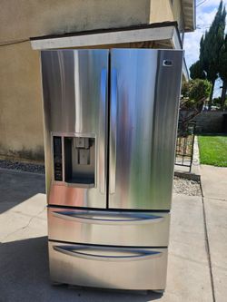 LG Refrigerator *Everything Works*