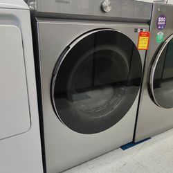New Samsung
Bespoke 7.6 cu. ft. Ultra-Capacity Vented Gas Dryer in Brushed Navy with AI Optimal Dry