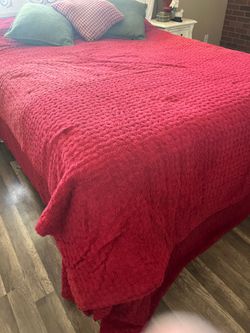 Queen chenille bedspread dust ruffle and pillow slip