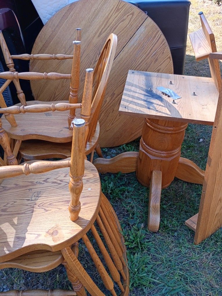 Amish San Antonio Table And Chairs Make In USA And Two Leaves