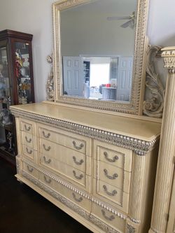 PULASKI BELLISSIMO HORCHOW NEIMAN MARCUS large dresser and mirror