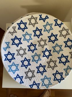 Brand New Hanukkah Set – 5 Round Placemats + Cotton Hand Towel (Star of David) / Set deTapetes + Toalla