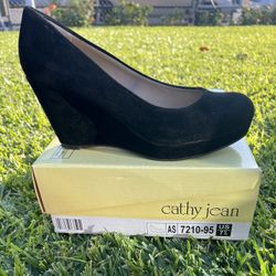 Cathy Jean Wedges Size 7.5 W