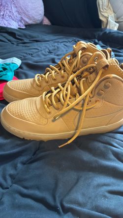 Nike court borough mids