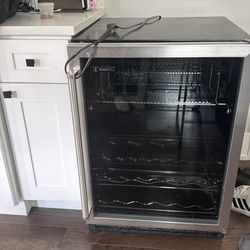 Marvel Mini fridge with glass door