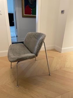 Lip chairs