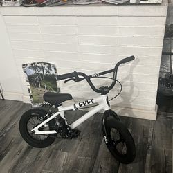 The Cult Juvenile 12" Bike is ready for the little shredders. Mimicking a full size 20" bike, just scaled down to be size appropriate for the real you