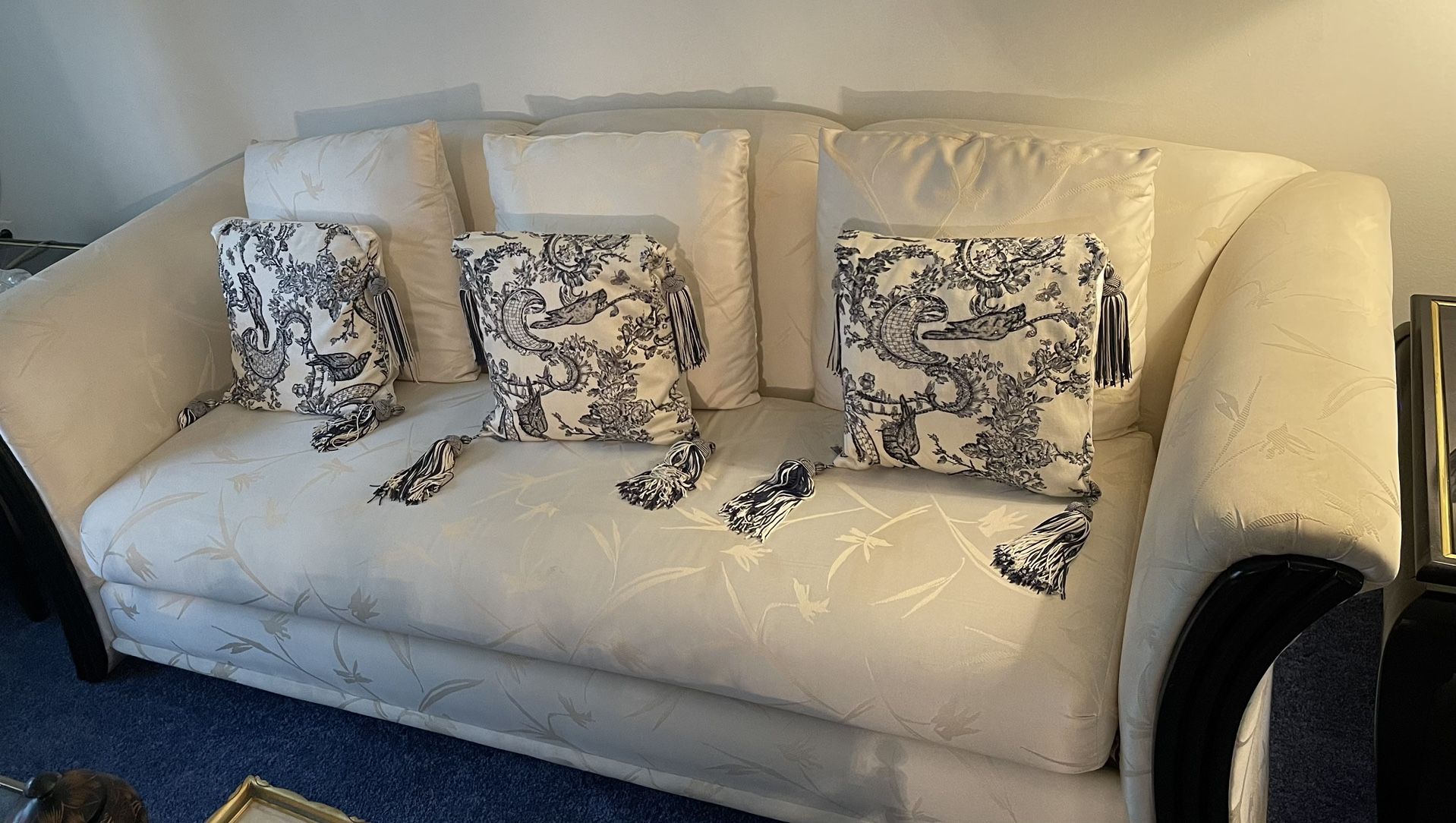 MUST GO!!! SOFA AND LOVESEAT