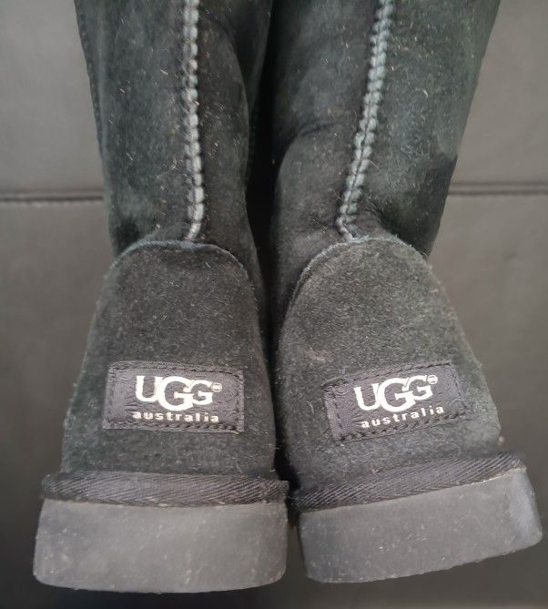 Black Ugg Australia boots size 7