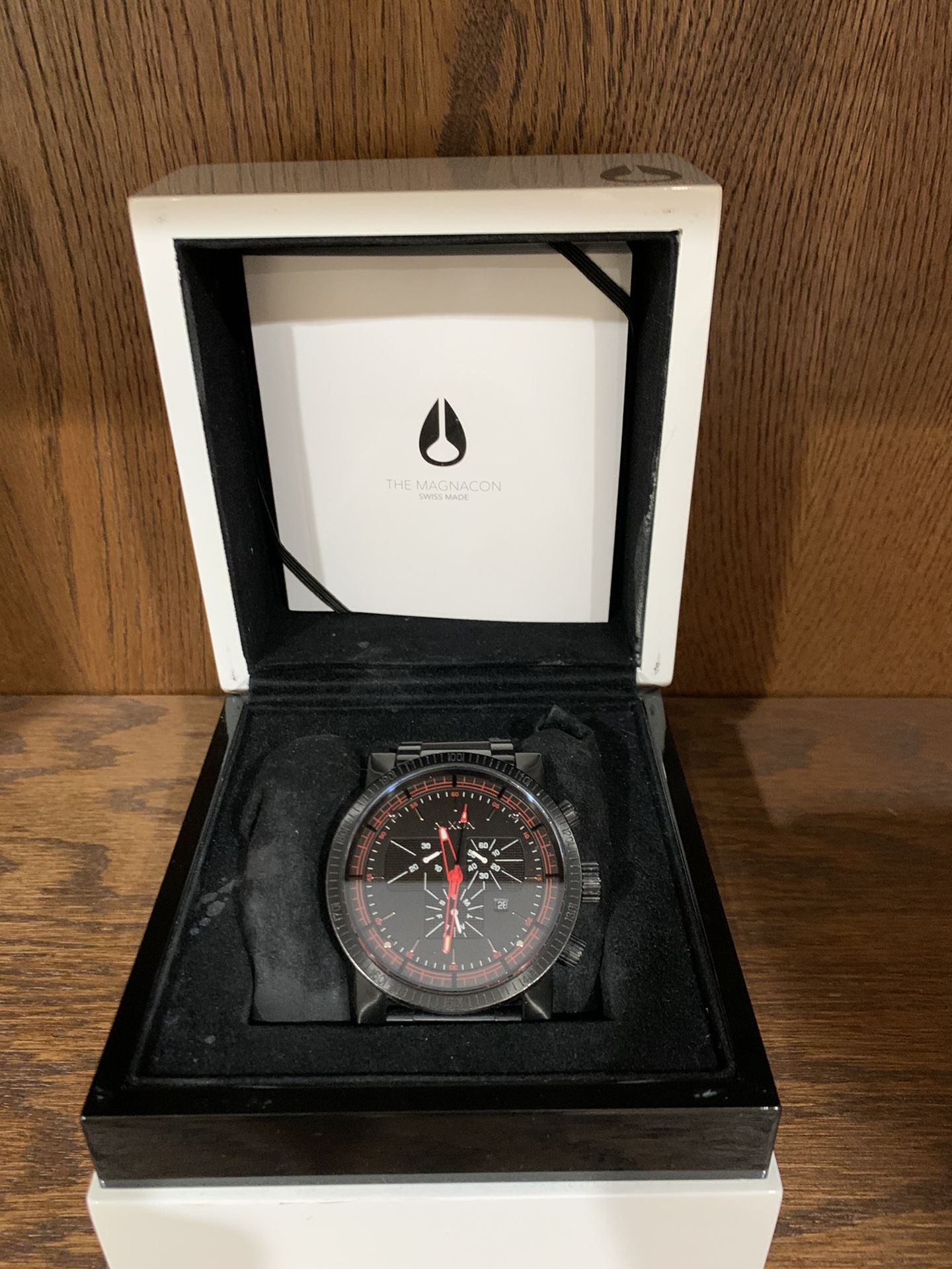 The Nixon MAGNACON STAINLESS STEEL