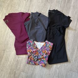 3 Scrubs Sets /blouse (large)