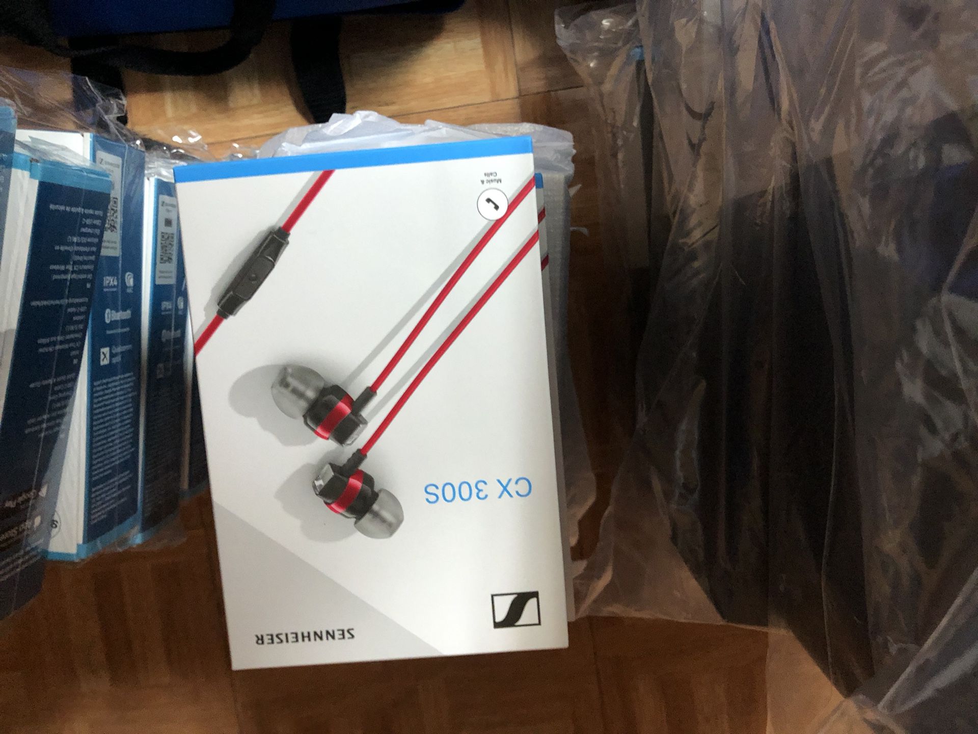 Boost your sound with Sennheiser's CX 300S earphones which offer amazingly detailed sound reproduction and enhanced bass response thanks to Sennheiser
