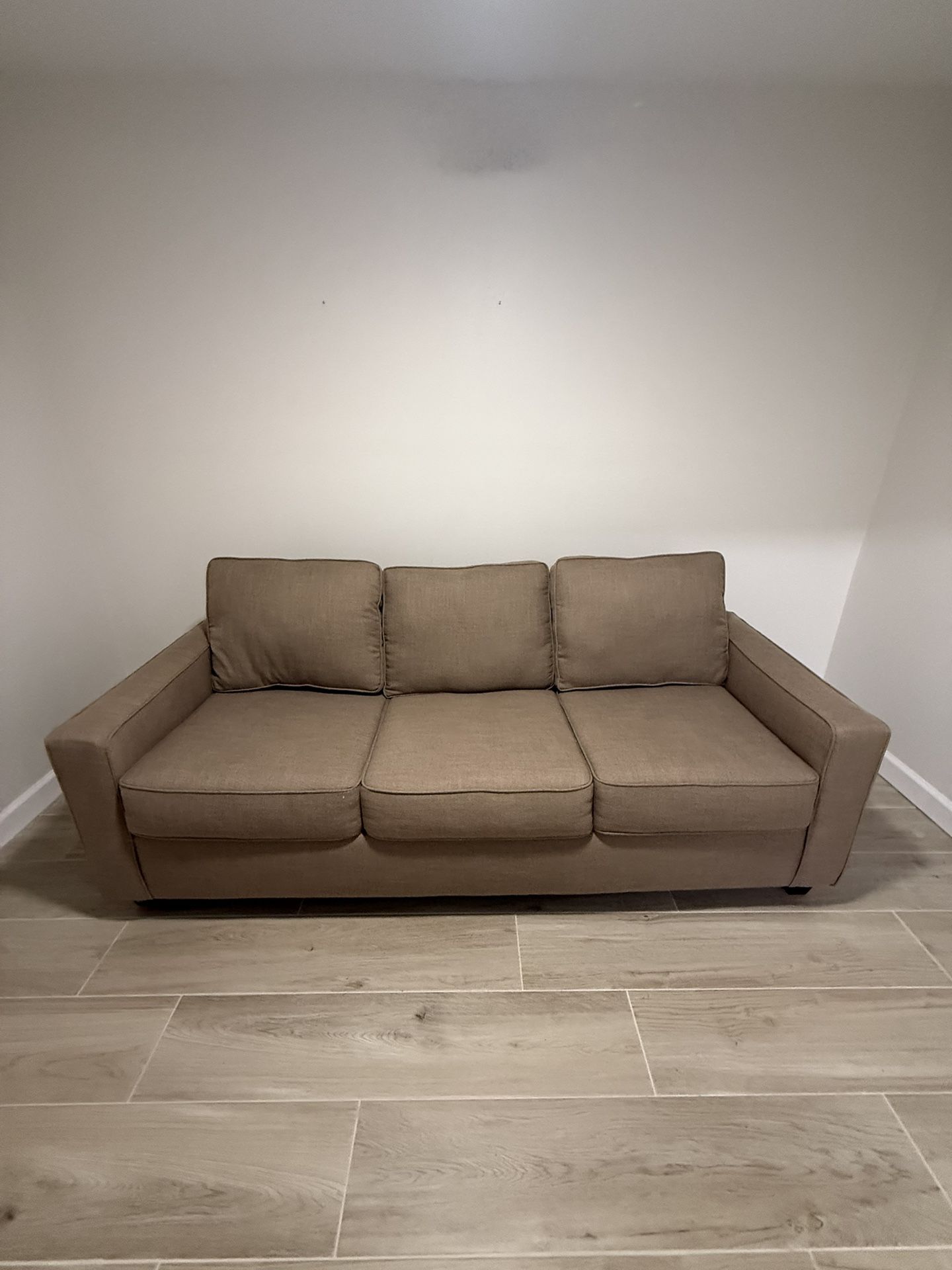 Like New Pull Out Couch
