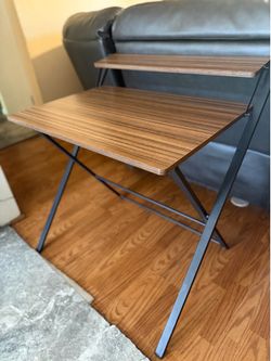 Foldable desk