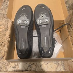 Cycling Shoes With Clips 